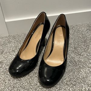 Kelly and Katie black pumps